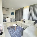 아파트 Penthouse With A View