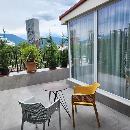 Penthouse With A View טיראנה