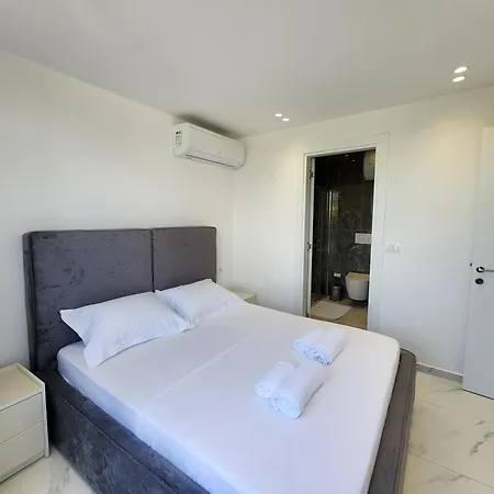 Penthouse With A View דירה *