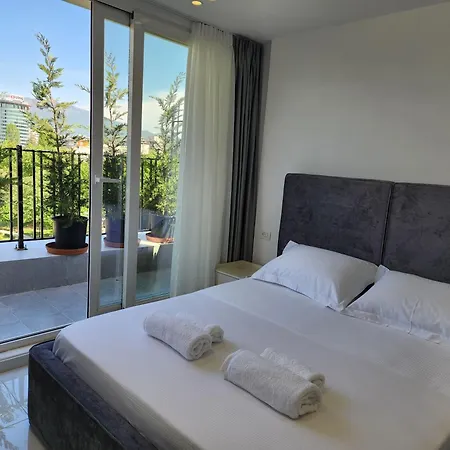 Penthouse With A View טיראנה