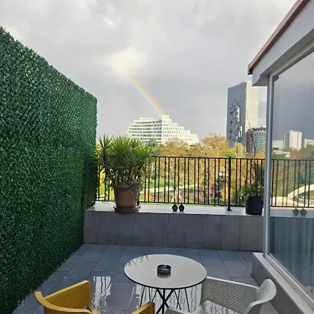 Penthouse With A View דירה *